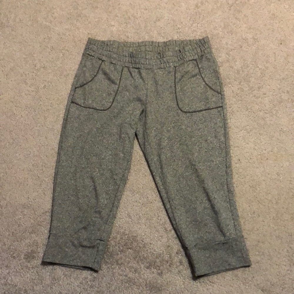 Aerie Gray Cropped Capris Pants